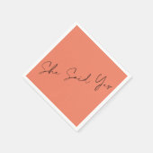 彼女はYes、エレガントタイポグラフィ色の背景 スタンダードカクテルナプキン (角)