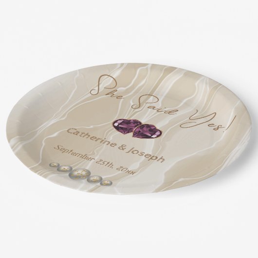 彼女はYes、クリームシルク&パール&ハートと言った ペーパープレート (アングル)