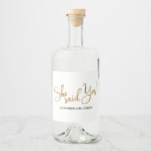 彼女はYes リキュールボトルラベル (正面)