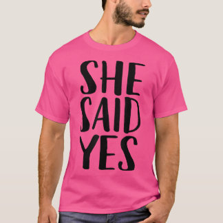 彼女はYesPopular婚約引用文 Tシャツ