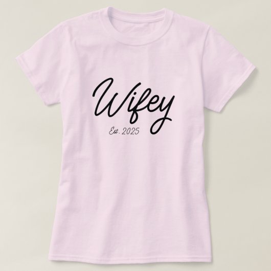 彼女への特別な婚約記念ギフト Wifey Tシャツ (デザイン正面)