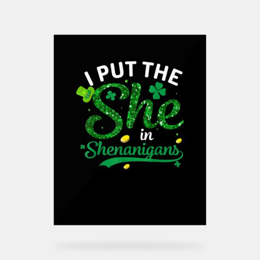 彼女をシェナニガンスのシャツに入れたSt patricks アクリルサイン (正面)