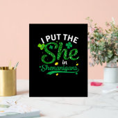 彼女をシェナニガンスのシャツに入れたSt patricks アクリルサイン (ウェディング)
