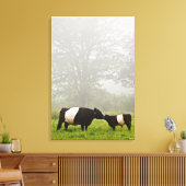 彼女を悩ませているゲロウェイ牛の霧のシーン キャンバスプリント (インサイチュ (リビング))