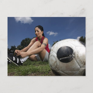 彼女を結ぶ女子サッカー選手のポートレート ポストカード