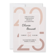 彼女エレガントのための朝食の卒業式ブランチ