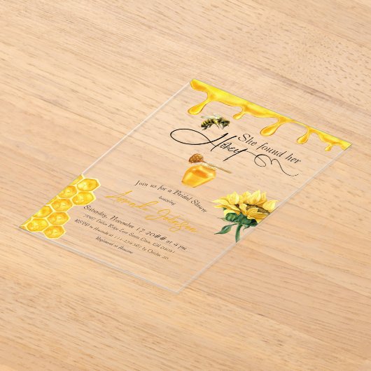 彼女エレガントは彼女のハニービーブライダルシャワーを見つけた アクリル招待状 (レイダウン)