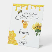 彼女エレガントは彼女のハニービーブライダルシャワーを見つけた 台座サイン (正面)