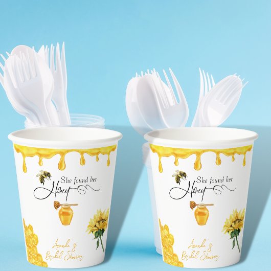 彼女エレガントは彼女のハニービーブライダルシャワーを見つけた 紙コップ