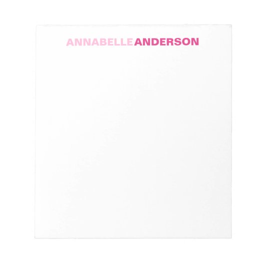 彼女パーソナライズされたの名前のホットはっきりしたピンクシックフォント ノートパッド (正面)