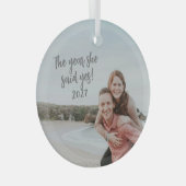 彼女パーソナライズされたはYes写真の婚約したクリスマスを言った ガラスオーナメント (正面右)