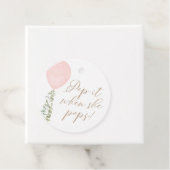 彼女ポップ・アートのがピンク色のバルーン赤ちゃんシャワーをポップするとき フェイバータグ (インサイチュ)