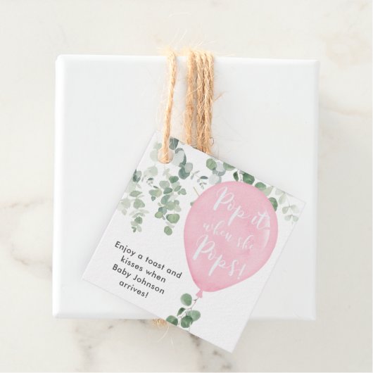 彼女ポップ・アートのがピンク色の風船の緑をポップするときにそれ フェイバータグ (インサイチュ)