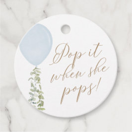 彼女ポップ・アートのがブルーバルーンの赤ちゃんシャワーをポップするとき フェイバータグ