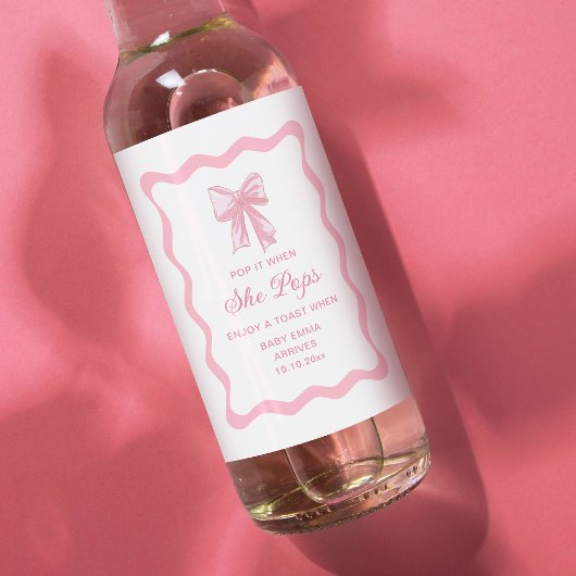 彼女ポップ・アートのがポップピンクのコケット弓ベビーシャワーを彼女が時 ワインラベル