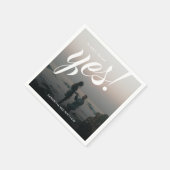 彼女モダンは素朴、Yes婚約写真パーティー スタンダードカクテルナプキン (角)