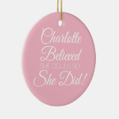 彼女信じはピンクとパーソナライズされた名付けた セラミックオーナメント (右)