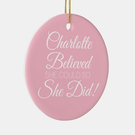 彼女信じはピンクとパーソナライズされた名付けた セラミックオーナメント (右)