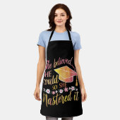 彼女信じは卒業をマスターすることができた エプロン (着用した状態)