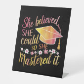 彼女信じは卒業をマスターすることができた 台座サイン (正面)