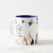 彼女信じは卒業式パーソナライズされたに合格した ツートーンマグカップ (正面左)