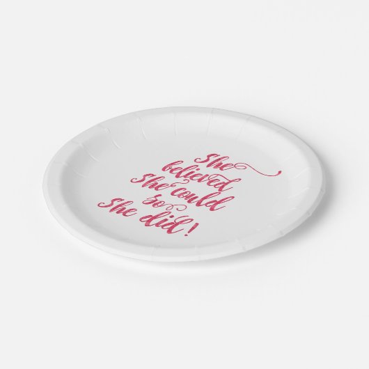 彼女信じは女性のフェミニストを行うことができた ペーパープレート (アングル)