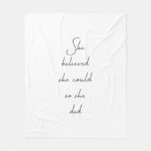 彼女信じは引用文でき感動的た フリースブランケット (正面)