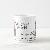 彼女信じは自分の卒業を遂げた コーヒーマグカップ (中央)