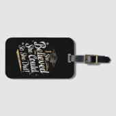 彼女信じは自分の卒業を遂げた ラゲッジタグ (正面横)