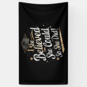 彼女信じは自分の卒業を遂げた 横断幕 (縦)