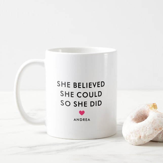 彼女信じは自分の意思を示しパーソナライズされたた コーヒーマグカップ (ドーナツ)