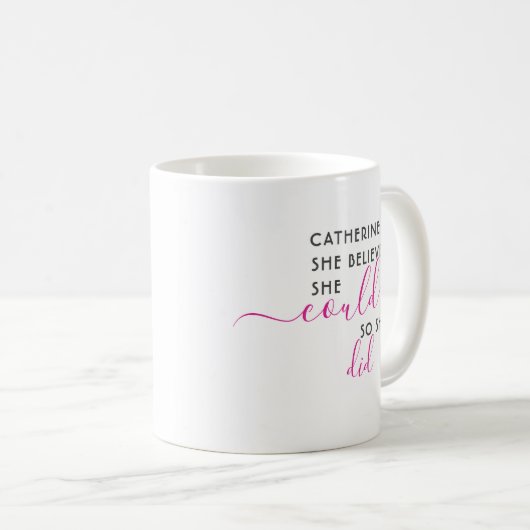 彼女信じは自分の意思を示しパーソナライズされたた コーヒーマグカップ (正面右)