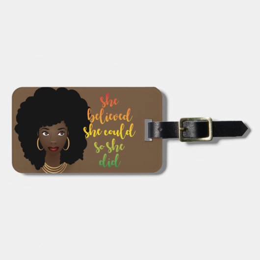 彼女信じは黒い女は、茶色の ラゲッジタグ (正面横)