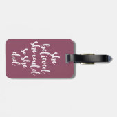 彼女信じは、彼女は引用文紫を行った ラゲッジタグ (裏面横)