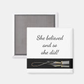 「彼女信じ」アンティークペンおもしろい勇気付けられる マグネット (正面/裏面)