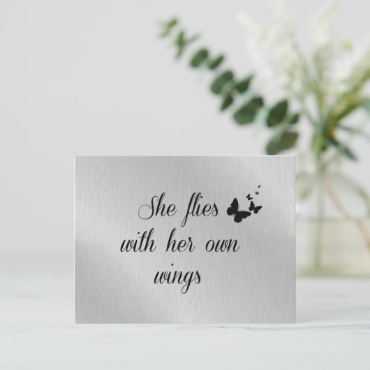 彼女感動的は自分の羽で飛ぶ引用文 ポストカード (スタンド正面)