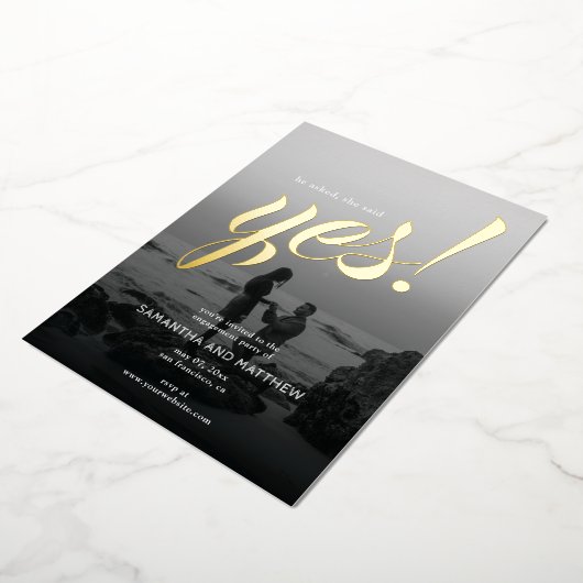 彼女素朴はYes写真婚約パーティ金ゴールドと言った 箔招待状 (回転した状態)