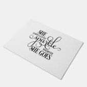 彼女葉のは少し輝く  ドアマット (アングル)