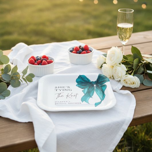 彼女、ターコイズの弓で結ばれる ブライダルシャワー ペーパープレート