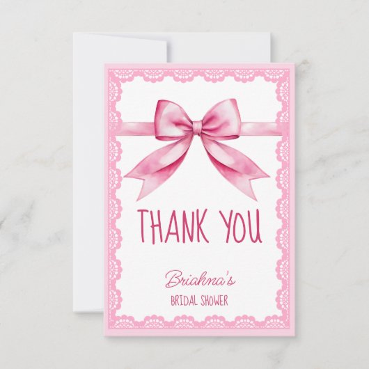 彼女、ピンクの蝶結びのウェディングシャワーを計画中 サンキューカード (正面)