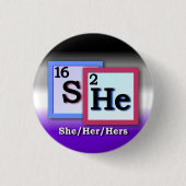 彼女-周期表の個人的な性の代名詞、エース 缶バッジ (正面)
