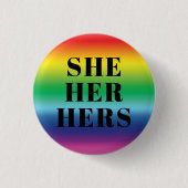 彼女、彼女、彼女の代名詞- Lgbtqプライド虹 缶バッジ (正面)