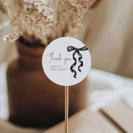 彼女、結婚するのよ 黒リボンのブライダルシャワー ラウンドシール