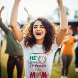 彼得は母の野球ファンの母からの Tシャツ