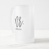 彼自身のパーソナライズされた フロストグラスビールジョッキ (正面左)