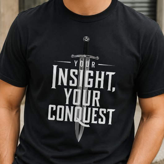 征服と洞察力 勇気あるインスピレーション Tシャツ