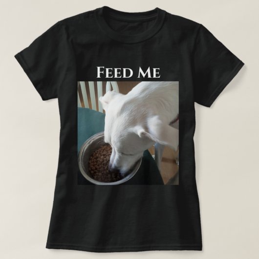 待ち切れない空腹の犬のかわいい食べ写真 Tシャツ (デザイン正面)