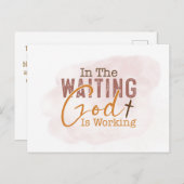 待っている中で神はクリスチャン引用文を働いている ポストカード (正面/裏面)