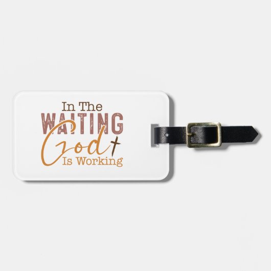 待っている中で神はクリスチャン引用文を働いている ラゲッジタグ (正面横)