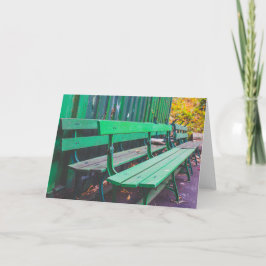 待っている緑の公園のベンチ カード